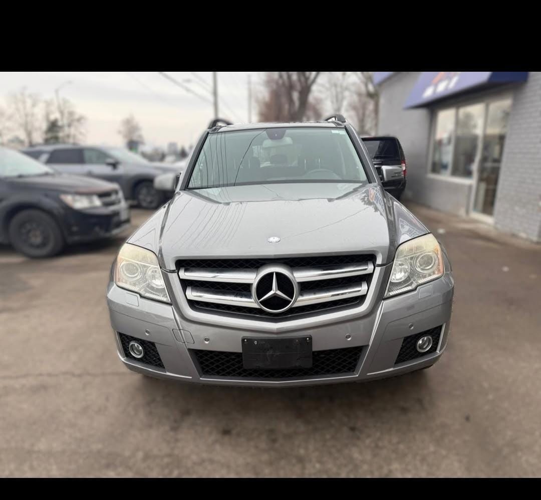 2010 Mercedes-Benz GLK350 interior view